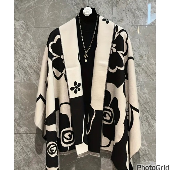 Floral Shawl Wrap NWOT - Picture 2 of 6